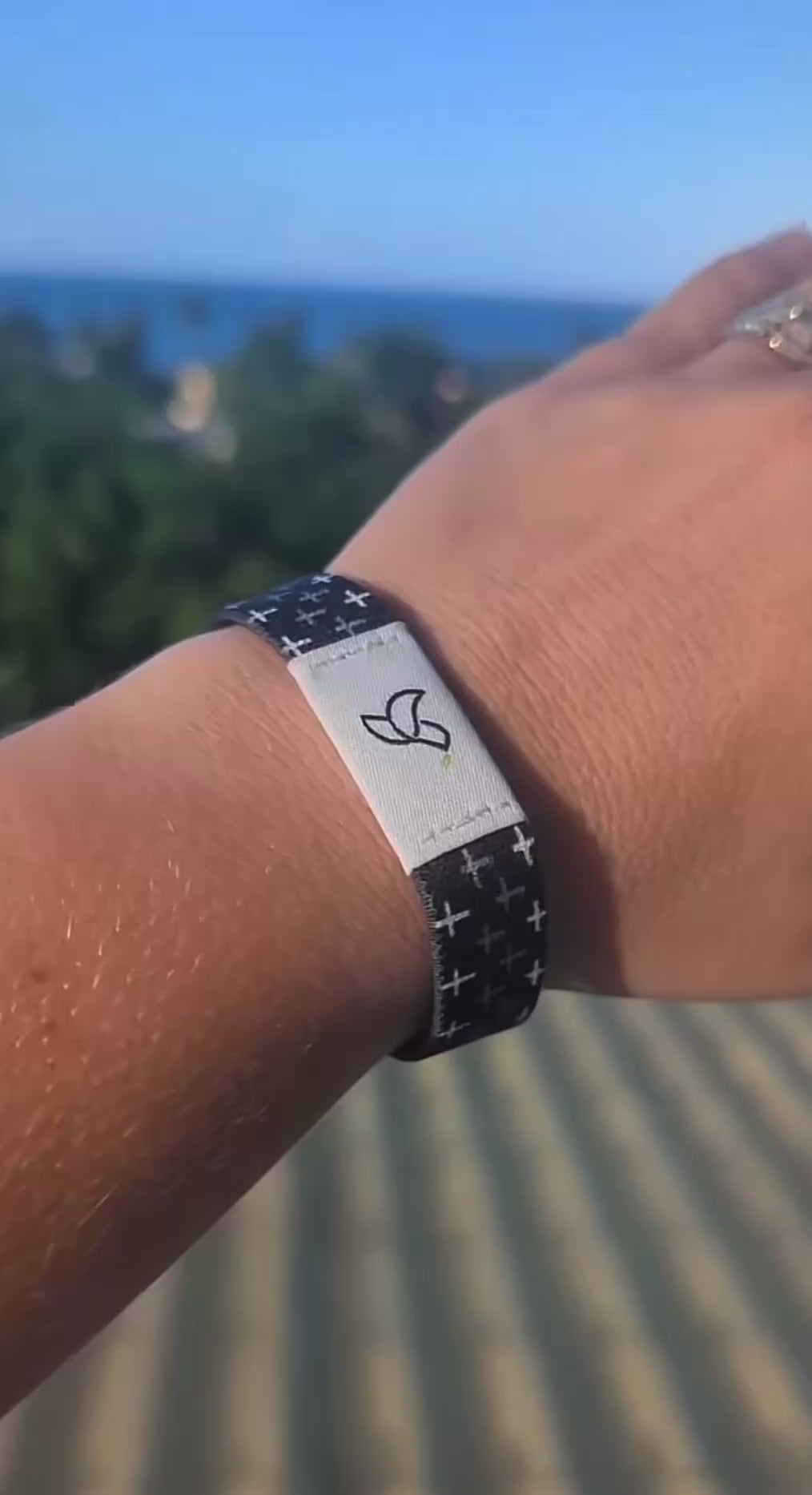 “Jesus Is King”Tap your phone to receive scripture instantly.